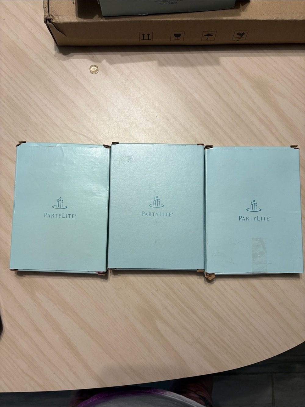 PartyLite tea light Candle Set of Three
🔥FREE BOX WITH PURCHASE!🔥